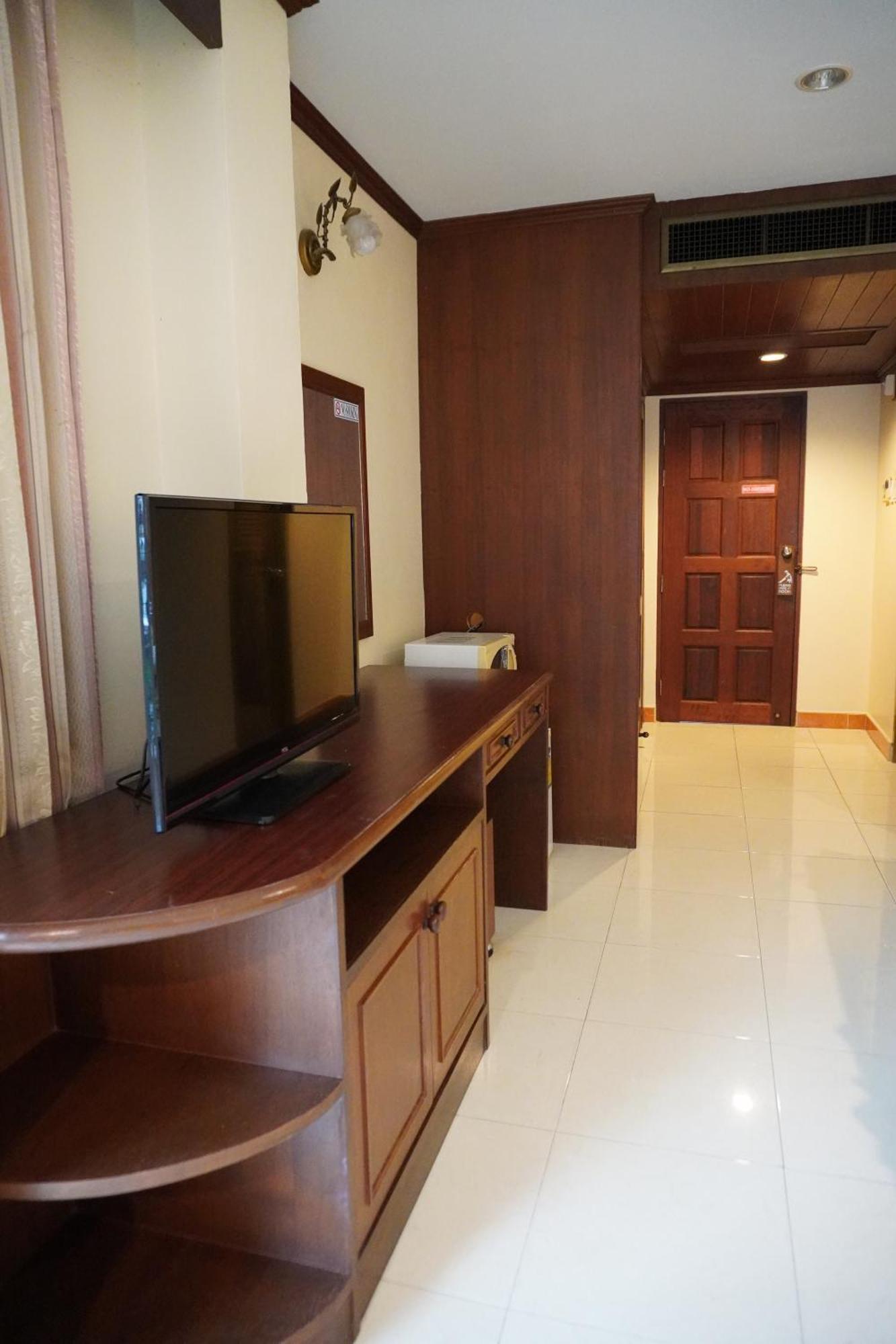 Отель Centre Point Nanai Patong Экстерьер фото
